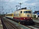 103 222 kommt mit ihrem Oberbaumesszug am 16.08.2009 in Hamburg ...