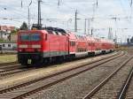 BR 143 mit Zugen 143 841 am 8.6.2009 in Rostock Hbf.