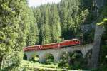 strecke-landwassertal-da-fi RhB - Regionalzug 1825 von Davos Platz nach Filisur am 26.07.2009 kurz nach Davos Monstein mit E-Lok Ge 4/4II 620 - A 1243 - B 2297 - B 2295 - B 2350 - BDt 1758. Hinweis: Der Zug befindet sich auf den 50,50m langen Schmelzbodenviadukt mit f�nf Bogen�ffnungen zu 1x8, 2x12, 2x8m, Br�ckennmitte bei km 60,655, rechts daneben beginnt der 240,60m lange Eist�beli-Tunnel mit Portal bei km 60,690. Hier beginnt die Z�genschlucht mit h�ufiger Steinschlag- und Lawinengefahr. Da im Sommer kaum Sonne auf den Viadukt f�llt gibt es nur wenige Fotos von dieser Stelle.

