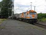 br-250-tiger hvle 250, V330.3, durchf�hrt am 27.08.'09 mit einem Kessel Ganzzug den Bahnhof Lehrte