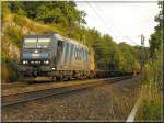 185-546 der LTH mit einem Containerzug bei Laaber unterwegs.(KBS 880,26.08.2009) ...