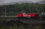 am-843-mak-1700 Tele-Blick �ber die Weiten des Rangierbahnhofs von Muttenz mit den Gleisbremsen und F�rdereinrichtungen. Am 843 003-5 als Farbklecks im Unwettergrau. (10.08.09).