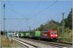 BR 185 mit Zugen 185 348 mit einem Hangartner aus Rostock Seehafen am 27.08.09 in Kavelstorf.