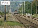 Geneve - La Plaine Zimeysa in 800 m - Dort f�hrt gerade der Nachtzug 4446/7 Quimper - Gen�ve vorbei. 
(27. August 2009)
