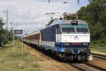 BR 350 350 006 zieht den Jaroslav Hasek EC nach Budapest. Hier passiert der Zug den Bahnhof G�d.