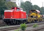 212 265-3 mit einem kurzen Bauzug in K�ln West am ...