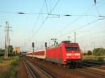 101 126-1 mit leer Nachtzug durch Berlin Sch�nefeld Flughafen.  ...