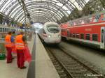 Ein ICE-T2 kommt gerade aus Richtung Leipzig im Dresdener Hbf ...