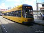 Ein NGT8 ist als Linie 8 auf dem Weg vorbei ...