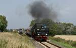 52 8079-7 am 15.08.2009 mit einer aus 2 ehemaligen Reichsbahnwagen, ...