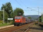 BR 180 180 017-6 hat am 31.8.2009 einen Autozug am Haken. Hier durchf�hrt sie Krippen.