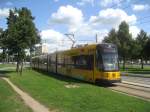 dresden-niederflurwagen-haltestellen-strecken NGT D 12 DD - 2803 -
in der Sr.Petersburger Str.
Richtung Hauptbahnhof.
29.08.2009