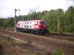 200086 der OHE beim rangieren und f�hrt zwischen der Kaserne ...
