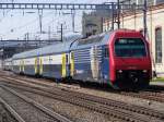 Re 450 004-7 am 23.4.05 kurz vor der Einfahrt in ...
