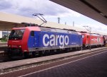 SBB. 482 010-6 und eine HGK. 185er ziehen am 21.07. 08 ...