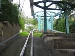Die Ausfahrt der Schwebebahn in Dresden, von der Talstation aus ...