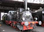 89 6009 steht am 18.07. 09 im Lokschuppen des Dresdner Eisenbahnvereins ...