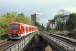 Die S21 der S-Bahn Hamburg von Aum�hle nach Hamburg-Elbgaustra�e f�hrt ...