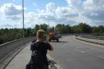 Auch das geh�rt dazu: Lars beim Baggerfuzz auf der Br�cke ...