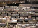 Alte Schwellen in Aglasterhausen. Die alten Holzschwellen wurden durch neue ... Alte Schwellen in Aglasterhausen. Die alten Holzschwellen wurden durch neue ...