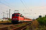 110 401 f�hrt gleich in den Bahnhof Graben Neudorf ein. ...