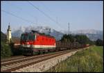 1144 231 ist mit einem abendlichen G�terzug beim Kloster Raisach ...