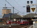 Blick auf den Aachener Hauptbahnhof von Gleis 6. Links im ...