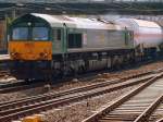 Die Class66 PB 01 von der Rail4Chem mit einem ...