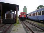 Die 242.01 und die M31.2013 zusammen im Bahnhof Gro�petersdorf. 
In ...