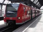 Eine 425 wartet in Karlsruhe Hbf auf die Weiterfahrt nach ...