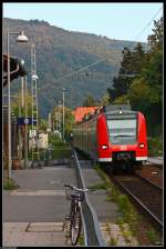 Ein Quitschie f�hrt in den Haltepunkt Schlierbach/Ziegelhausen ein.  ...