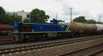 Die V 2102 der MWB mit Kesselwagenzug in K�ln West. ...