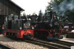 Museumsbahn Schonheide Diesellok 199 051 und Dampflok 99 516 am 12. September 2009 vor dem Lokschuppen in Sch�nheide.