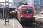 br-1116-vor-personenzugen 1116 132-0 mit einem CNL in M�nchen am 30.05.09