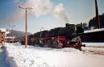 BR 58 Fotoscan: 58 3047 mit einem Sonderzug in Klingenthal, Februar 1996. (In meiner Sammlung gefunden, aber nicht selber fotografiert.)
