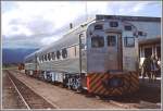 Triebwagen  1000 mm Zwei Pullman Triebwagen der Strecke Paranagua - Curitiba im Staate Paran� bei einem Zwischenhalt unterwegs. (Archiv 02/1979)