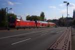 BR 146 mit Zugen Das Schwarzwaldbahn-Sandwich am 13.09.09: 146 236-5 und 232-4 fahren ihren 6-teiligen Zug in Konstanz �ber die Rheinbr�cke.