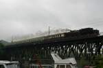 52 6106 f�hrt am.13.9.09 �ber die Ruhrbr�cke in Kettwig  ...