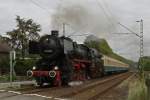Die 52 6106 der Vulkan-Eifelbahn am 13.9.09 kurz vor Essen-Kettwig ...