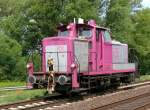 Rhein-Sieg-Eisenbahn Die 364-CL428 der RSE fuhr mir am 30/07/2009 in Leubsdorf vor die Kamera. Pers�nlich sehe ich diese Baureihe ganz gerne, nur bei der Farbe h�tte ich wohl eine andere Wahl getroffen. 