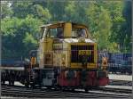 petange Der CFL Cargo Rangiertraktor 101 dieselt am 04.08.09 mit G�terwagen durch den Verschiebebahnhof P�tange. (Jeanny)