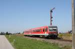 In Richtung M�hldorf fahrend, passiert 628 566-2 am 08.09.09 das ...