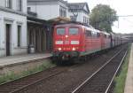 Fast unbemerkt schlich sich 151 110-4 in Doppeltraktion mit 151 ...