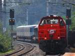 2070 048 transportiert hier u.a. 2 Steuerwagen der Wiener U-Bahn ...