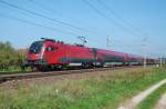 Bei herrlichem Sonnenschein
ist am 19.09.2009 der RJ 62
mit der 1116 ...