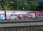 Eine etwas futuristisch anmutende Lackierung ziert den Barwagen dieses Thalys. ...