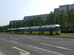 Stra�enbahnlinie M4 nach Falkenberg an der Haltestelle Hohensch�nhausen Falkenberger Chaussee/Prendener ...