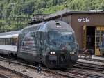 re-460-werbeloks Die Re 460 075 (Alp Transit) am 02.07.2009 mit einem IC bei der Einfahrt in Brig. 