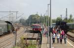 br-795--796--798--db-vt-95--vt98--uerdingerschienenbus Ein Feeling wie in alten Zeiten gab es am 19. September 2009 in G�ppingen bei den M�rklin-Tagen mit vielen Dampfloks und dem Schienenbus. Wie fr�her rollt eben dieser hier gerade auf dem Boller Gleis ein, und wird von vielen Eisenbahn-Fans schon sehns�chtig erwartet.