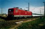 BR 112 112 145 vor einem Interregio in Bergen/R�gen im Mai 1999.